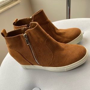 Brown booties perfect for fall and winter!